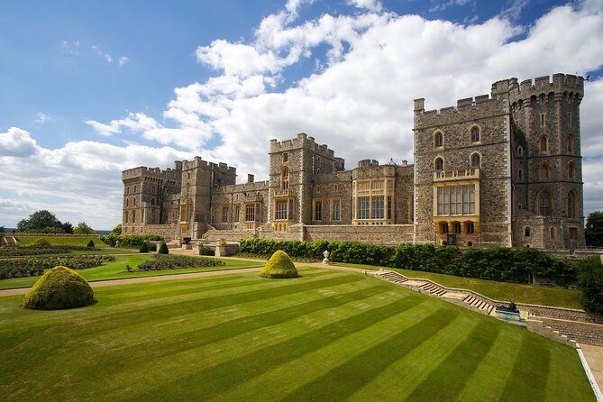2-Day Windsor, Stonehenge, Bath & Oxford Tour Including Admission - The Cotswolds by the hour: Castle Combe for photos and a quick taste