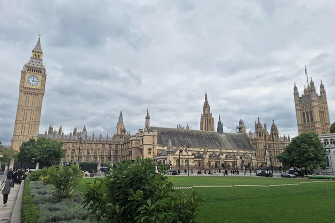 2 Hour Walking Tour from Buckingham Palace to Big Ben - A Westminster walk that actually works in limited time