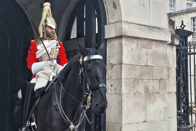 2 Hour Walking Tour from Buckingham Palace to Big Ben - Buckingham Palace and Green Park: royals plus a quick local pulse check