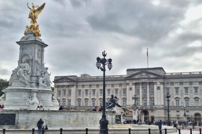 2 Hour Walking Tour from Buckingham Palace to Big Ben - Where you start (and why it helps your bearings)