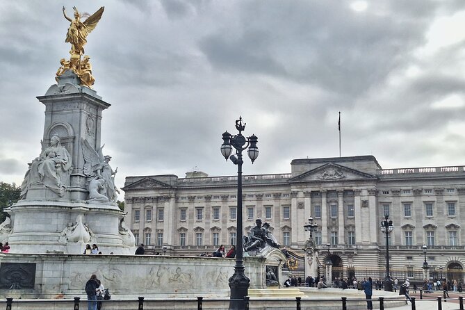 2 Hour Walking Tour from Buckingham Palace to Big Ben - Where you start (and why it helps your bearings)