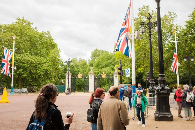 3-Hour Private Guided Walking Tour of London - Southwark and the Golden Jubilee Bridges: Crossing the Thames for a Different London Mood