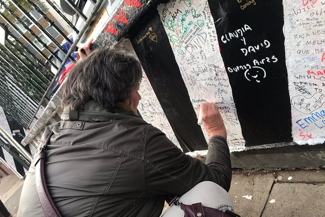 A Beatles London taxi tour and sightseeing experience - Abbey Road Studios and the Zebra Crossing Moment