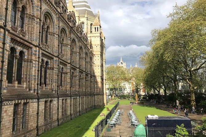 A Day at the Museum - Natural History Museum London - Dinosaurs and the big Dinosaurs gallery: priority #1