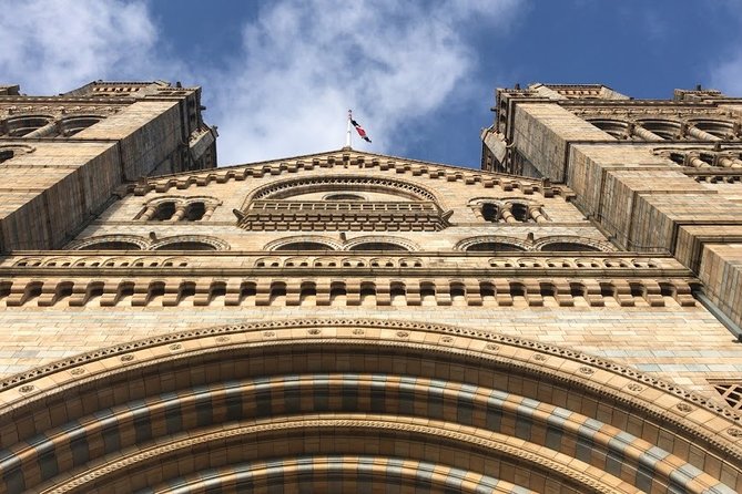 A Day at the Museum - Natural History Museum London - Beyond bones: how the guide brings in Earth science