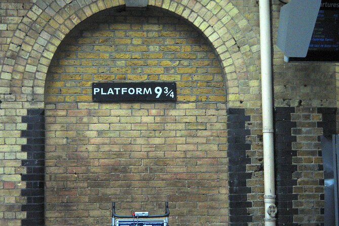 A Muggle's Guide to Harry Potter Walking Tour in London - Platform 9 3/4: The Finale That Actually Feels Like a Moment