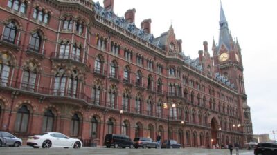A Muggle's Guide to London: Harry Potter Walking Tour - River Thames Broom-Ride Views and the Knight Bus Hunt