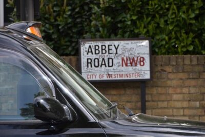 Beatles Fab 4 London Taxi Tour - Abbey Road crossing time: quick steps, easy self-guided viewing