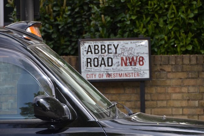 Beatles Fab 4 London Taxi Tour - Abbey Road crossing time: quick steps, easy self-guided viewing