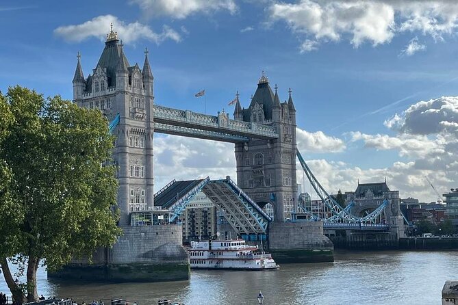 Best of London Tour: Tower of London and Churchill War Rooms - Tower of London: fortress myths, Crown Jewels, and why the stories matter