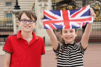 Bobbies, Corgis and the 7 Lions - The Buckingham Palace section: learning the royal cues, not just seeing gates