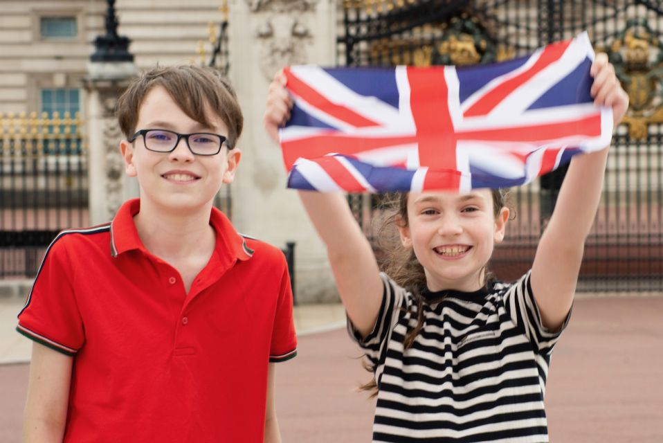 Bobbies, Corgis and the 7 Lions - The Buckingham Palace section: learning the royal cues, not just seeing gates