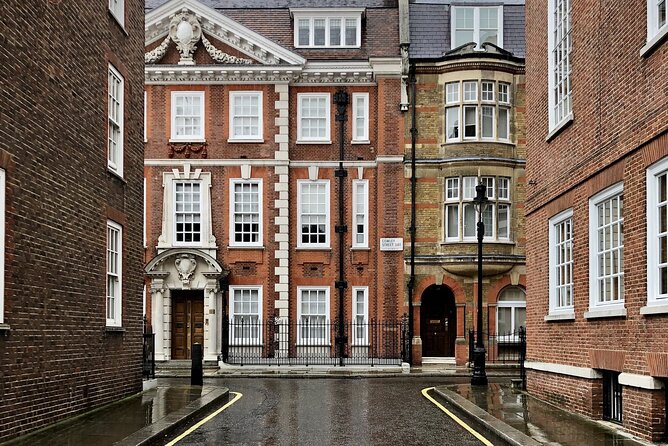 Bridgerton Tour in London - Grosvenor Square: the Regency-era feel you can actually walk through