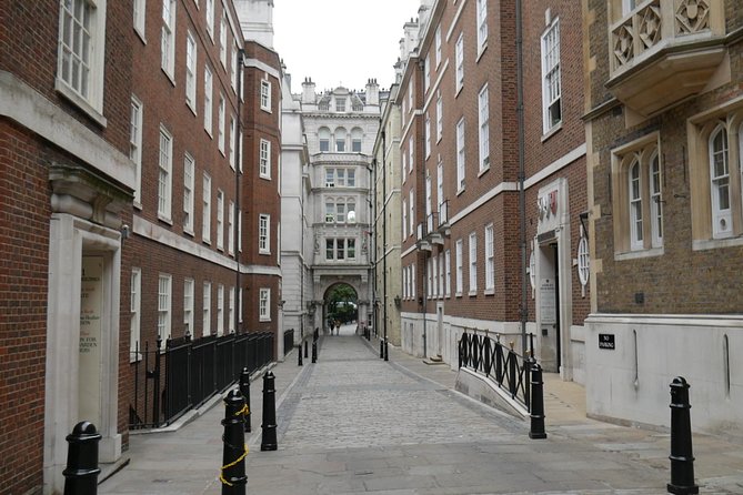 Bridget Jones Walking Tour of Locations - Stop 3: Royal Courts of Justice and the zebra crossing scene