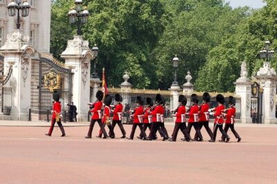 Buckingham Palace and Vintage Bus Tour of London - Getting started at Victoria Coach Station (and why the 7:45am matters)