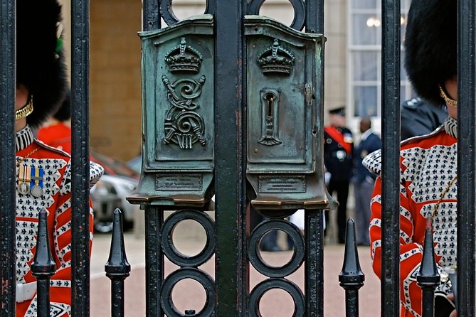 Buckingham Palace and Vintage Bus Tour of London - Weather, comfort, and the pace you’ll actually feel