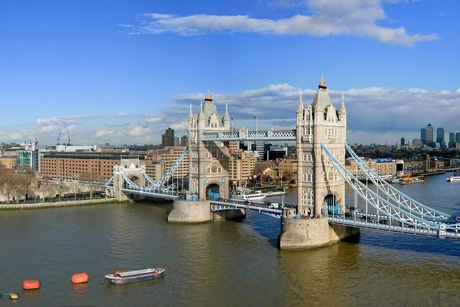 Buckingham Palace and Vintage Bus Tour of London - Guides and group size: where the experience usually rises