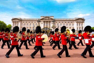 Buckingham Palace Entrance Ticket & Changing of the Guard Tour - Meeting at Duke of York Column and the St James’s Park walk