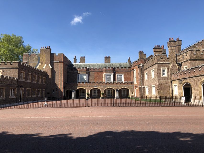 Buckingham Palace Visit and Changing of the Guard Tour - Meet at Edward VII: Getting to the Tour Start Fast
