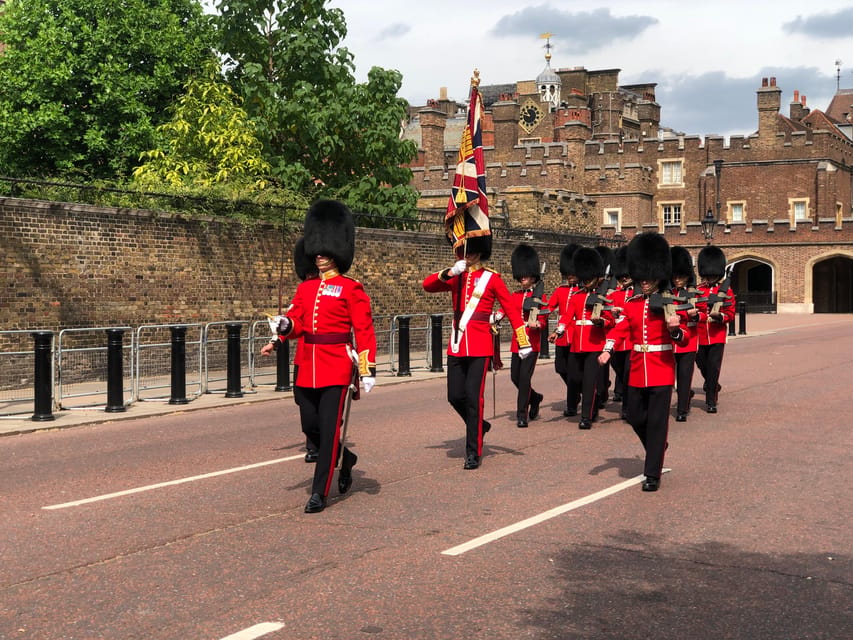 Buckingham Palace Visit and Changing of the Guard Tour - Gifts, Art, and the 16-Hectare Palace Gardens