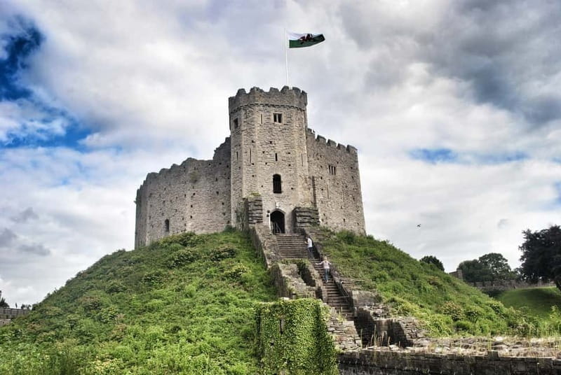 Cardiff Day Tour from London with Local Guide (Visit Wales) - Cardiff Bay Break: Lunch by the Water and a Different Side of the City