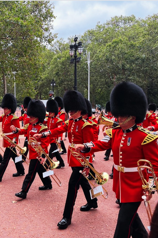 Changing of the Guard at Buckingham Palace - What you’ll actually learn during the ceremony