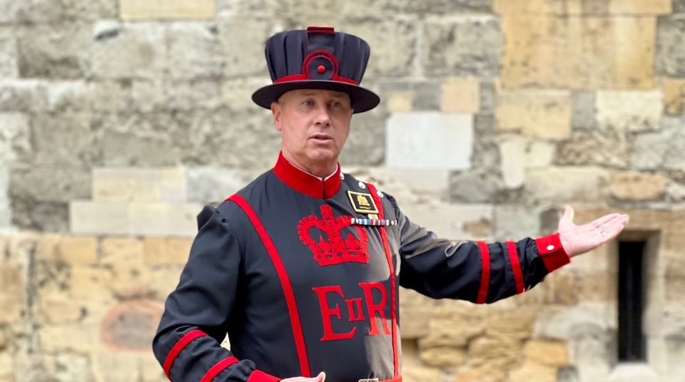 Early Access:Tower of London Opening Ceremony & Royal London - Tower of London stops: Jewel House and White Tower, with room to breathe