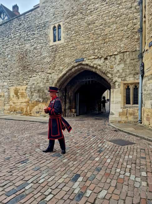Easy Access Tower of London Royal Secrets & Scandals Tour - Crown Jewels Exhibition: the bling you can’t fake