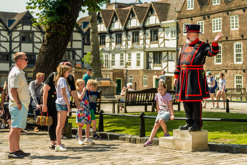 Exclusive Beefeater Meet & Greet at the Tower of London - Where you meet and how early you should arrive