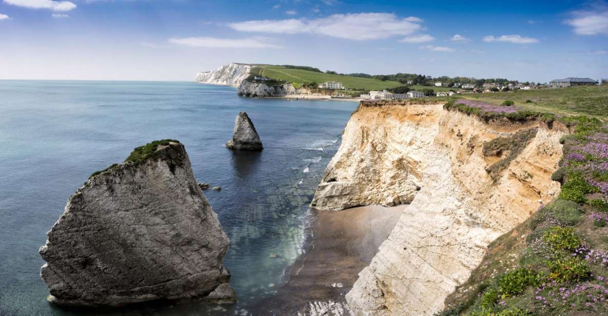 From London: 3-day Isle of Wight & the Southern Coast Tour - From Victoria to Portsmouth: the route that sets the tone