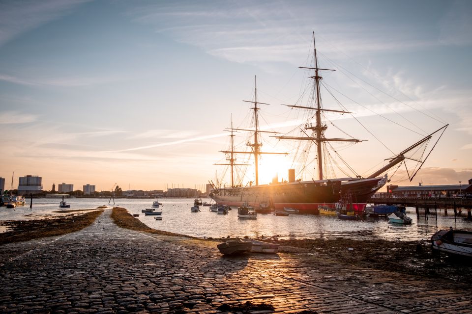 From London: 3-day Isle of Wight & the Southern Coast Tour - Where you sleep: small B&Bs, en suite rooms, and real walking