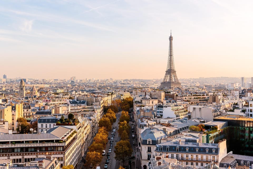 From London: Paris by Rail with Sightseeing Bus and Cruise - Hop-on Hop-off bus with 360 views: flexibility with a pace trade-off