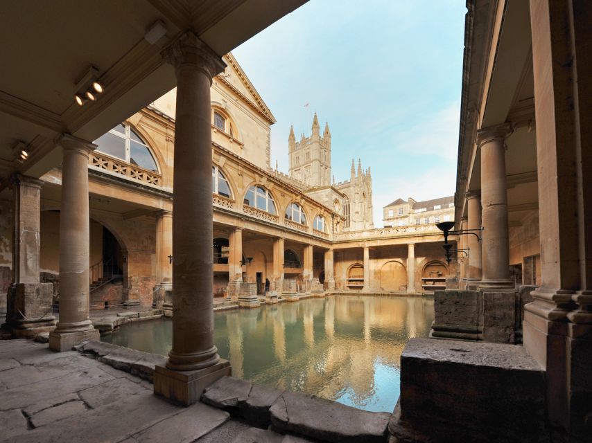 From London: Stonehenge and Bath Private Full-Day Trip - Pickup and the drive out of London