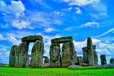 From London: Stonehenge Day Trip with Audioguide - Meeting at Shipcentre and the Willow Walk handoff
