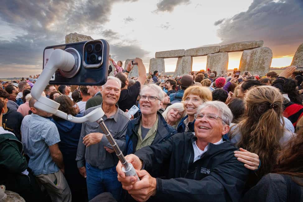 From London: Stonehenge Summer Solstice Sunrise Tour - Solstice morning logistics: the 1:00 AM start makes or breaks it