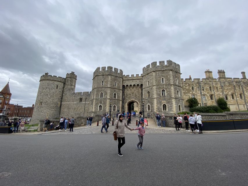 From London: Windsor Castle & Stonehenge Private Day Trip - The ride to Stonehenge: quick break, then focus time