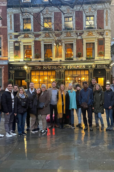 German London : The Ultimate Walking tour - Finding the meeting point at BOSIDENG and spotting the blue flag