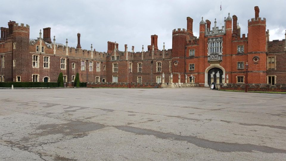 Hampton Court Palace Private tour With Fast Track Entry - Should you book this private Hampton Court Palace fast track tour?