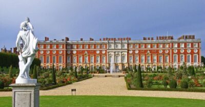 Hampton Court Palace Private tour With Fast Track Entry - Entering Hampton Court with fast track: time saved that you actually feel