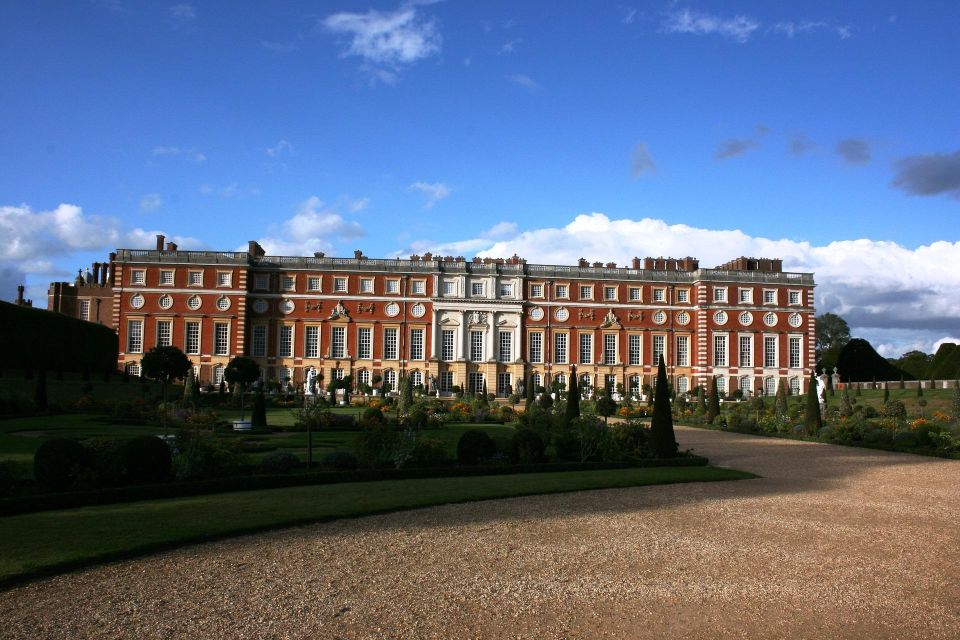 Hampton Court Palace Private tour With Fast Track Entry - Multimedia audio guides: how to use them for a calmer, better visit