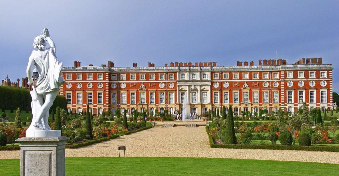 Hampton Court Palace Private tour With Fast Track Entry - Entering Hampton Court with fast track: time saved that you actually feel