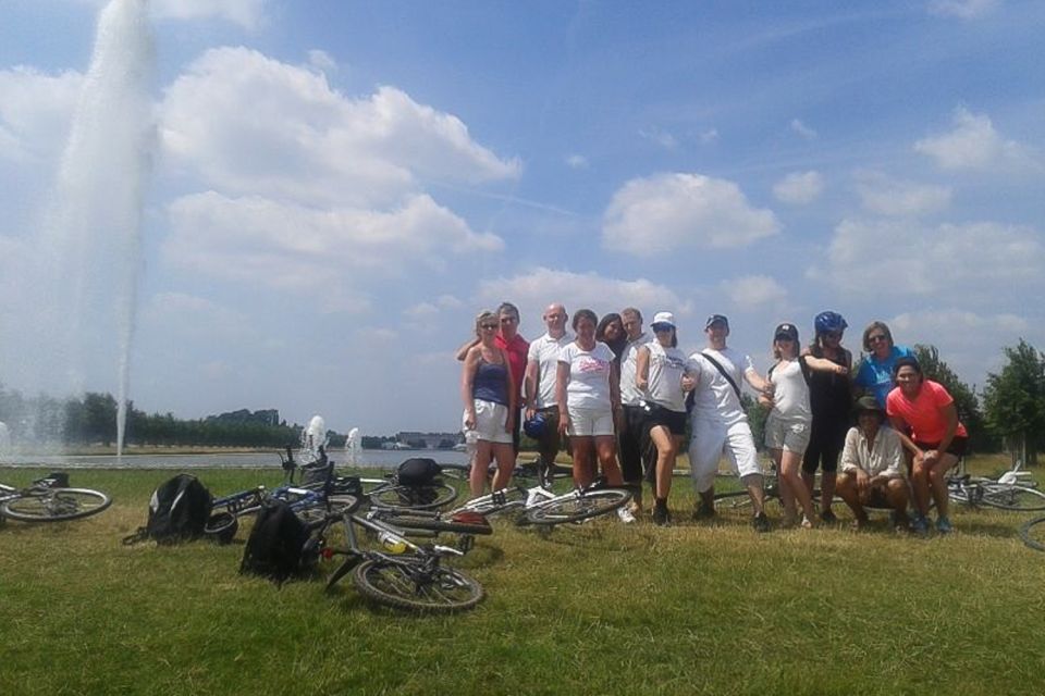 Hampton Court Palace: River Thames Bike Tour - Richmond Palace remains: a stop with Tudor-size echoes
