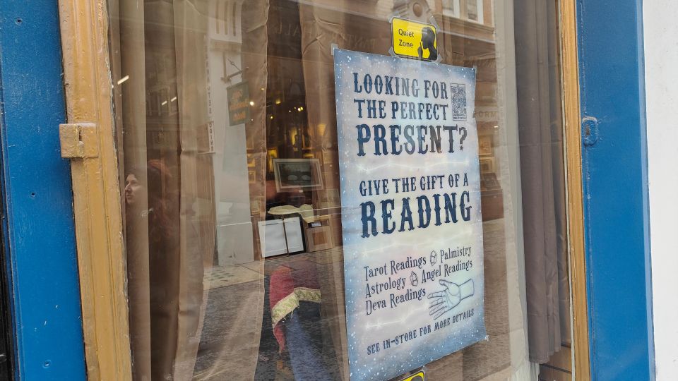 Harry Potter in London - Private Walking Tour - Photo stops that actually help: Craven Street and the Harry Potter statue moment