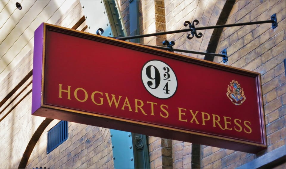 Harry Potter Private Tour of London in Spanish - Spell games, questions, and a guide who keeps the story moving