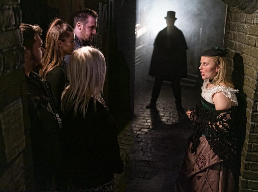 Hop-on Hop-off London Bus Tour & The London Dungeon - The London Dungeon: gruesome stories with live actors and special effects
