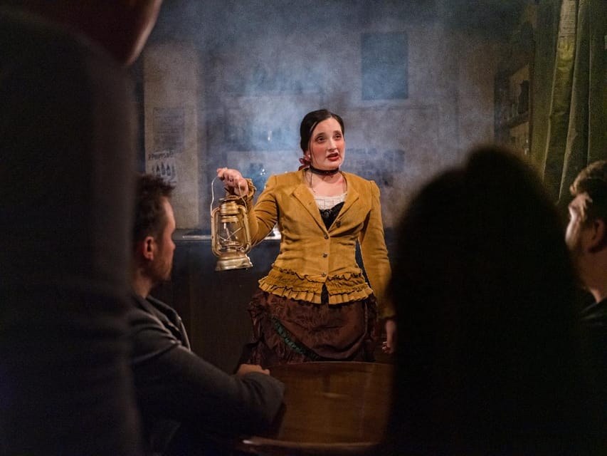 Hop-on Hop-off London Bus Tour & The London Dungeon - Audio guides in 12 languages: helpful for mixed groups