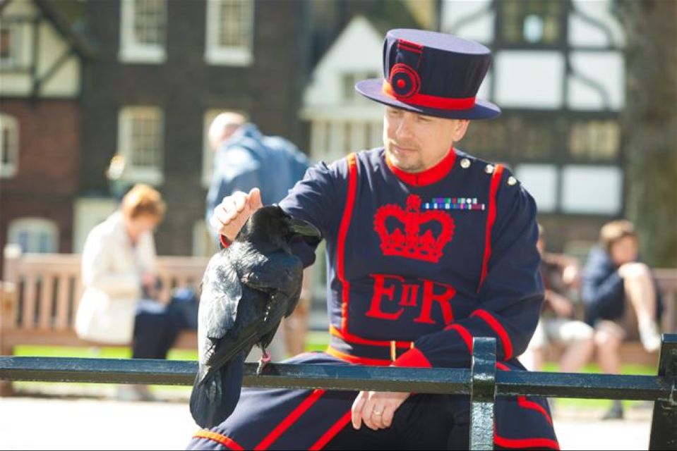 Hop on Hop off London Bus Tour & Tower of London - Bus Timing in London: Rush Hour Can Make a 20-Minute Bus Feel Longer
