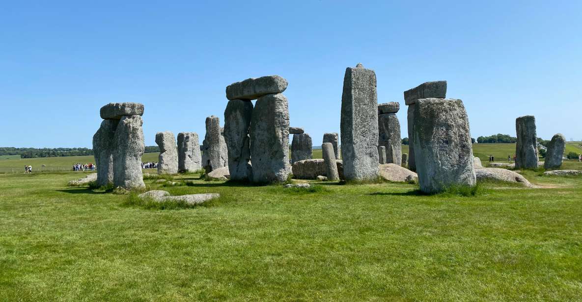 Individual trip to Stonehenge including pickup and drop off - A private car to Stonehenge that saves you from logistics stress