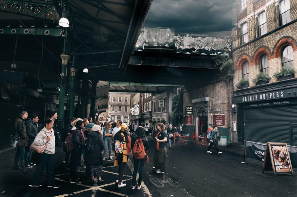 Italian Language : Original Harry Potter Walking Tour - Trafalgar Square and the alleyway stops: Knockturn Alley and Diagon Alley energy