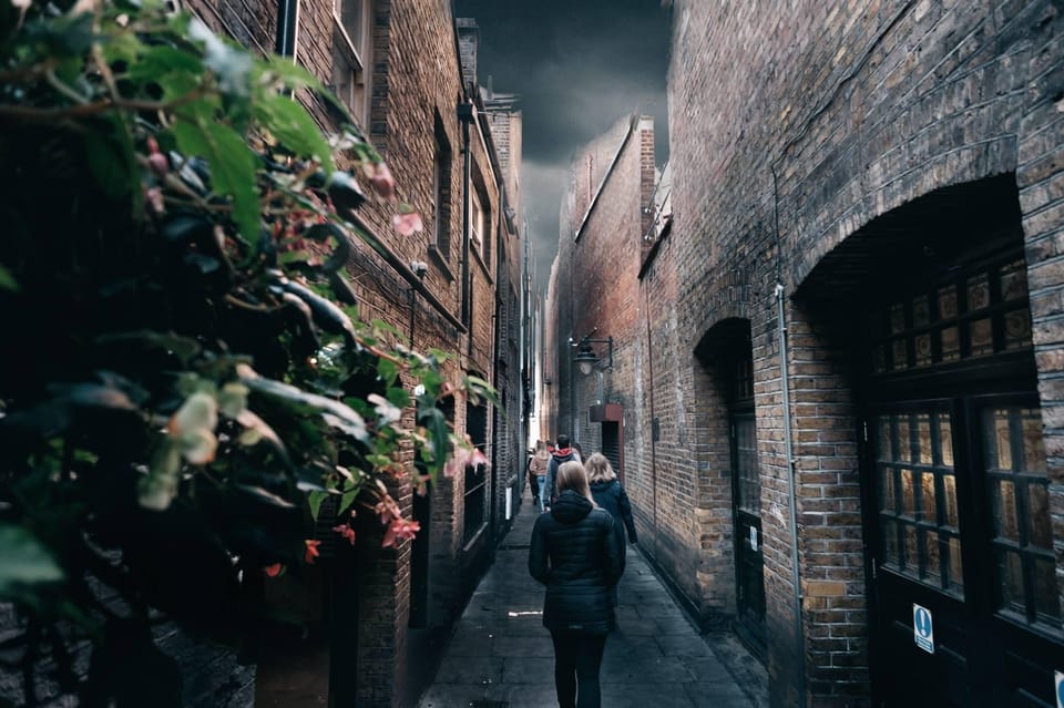 Italian Language : Original Harry Potter Walking Tour - From the Golden Hinde to the Clink: spooky history vibes without the lecture tone